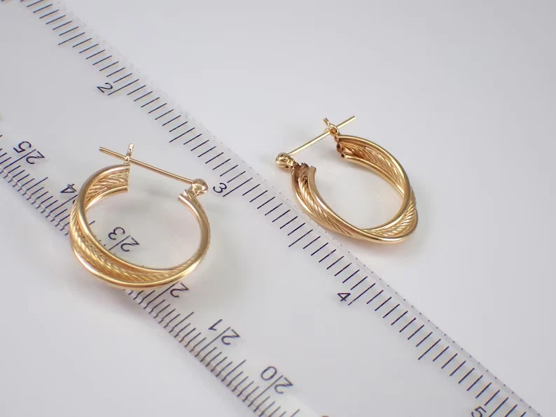 Pendientes espirales retorcidos vintage Estate aros para ella chapados en oro amarillo de 14K Foto 4 de 4