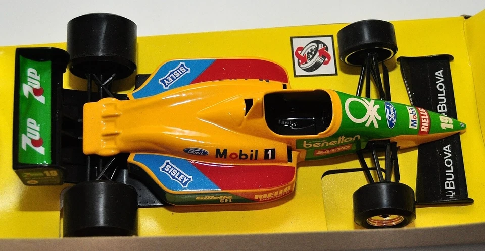 Burago 6102 auto F1  Benetton Ford B 188 N° 19 A. Nannini scala 1:24 - Immagine 4 di 4