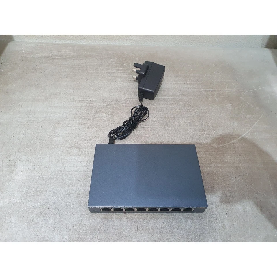 TP-Link TL-SG108 Smart Desktop Gigabit Switch Grey 8x Ethernet Ports w/ Adapter - Image 4 of 4
