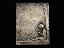 QB09150 NOS VINTAGE 1970s  LITTLE GIRL HOLDING FLOWER  ART BRASSTONE BUCKLE