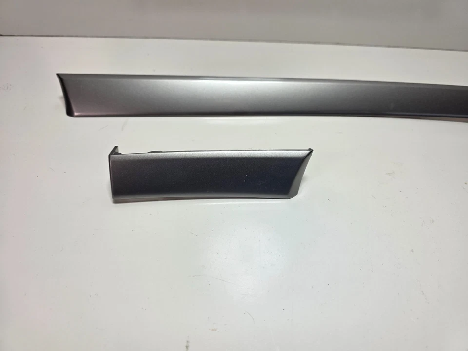 Оригинальные серебристые накладные панели для левой и правой приборной панели Toyota Avalon 2005-2010 годов выпуска - Изображение 2 из 4