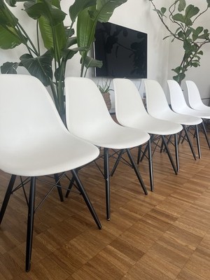 Vitra Eames Plastic Side Chair DSW, Esszimmertstuhl, Küchenstuhl, Weiß/ Schwarz