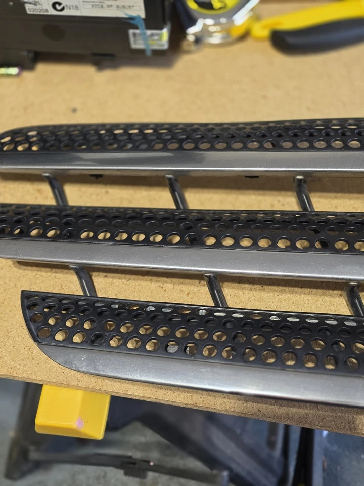 98-05 Mercedes W163 ML500 Front Bumper Radiator Mesh Grille Grill 1638800985 OEM - Image 3 of 4