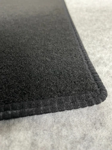 For Nissan SKYLINE boot mat 1995- Tailored Carpet Boot Mat - Picture 2 of 3