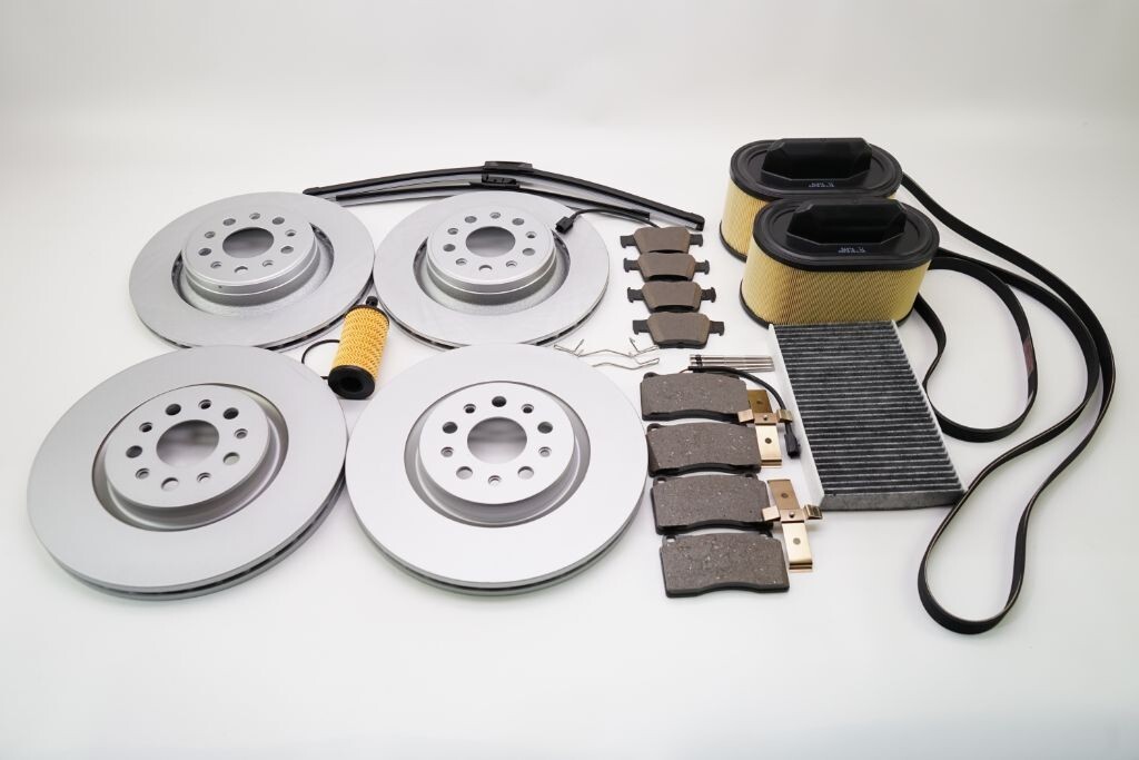 Maserati Ghibli Base brake pads rotors filter belt service kit 795