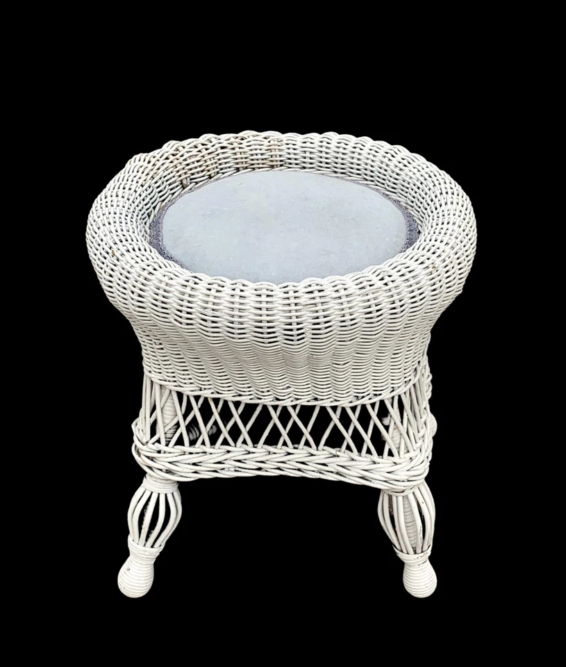 Antiguo taburete de mimbre casa victoriana Foto 4 de 4