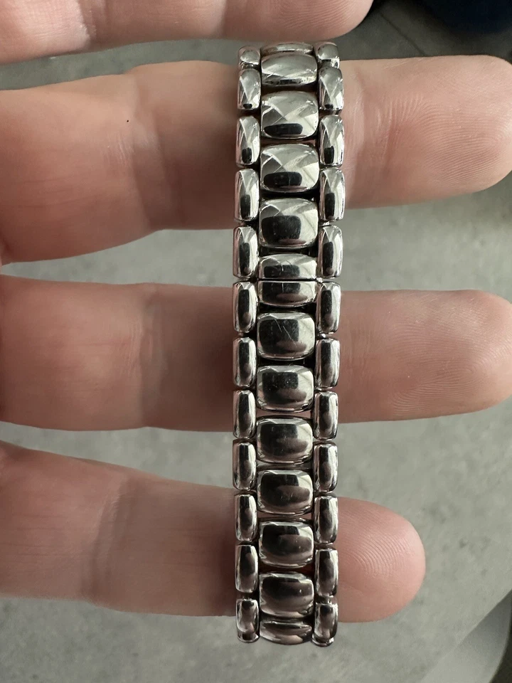 Reloj de cuarzo para dama EBEL BELUGA Mini con esfera azul madreperla diamante Foto 3 de 4