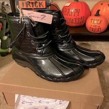 WOMENS SEVEN7 BLACK DUCKBOOTS SIZE 7