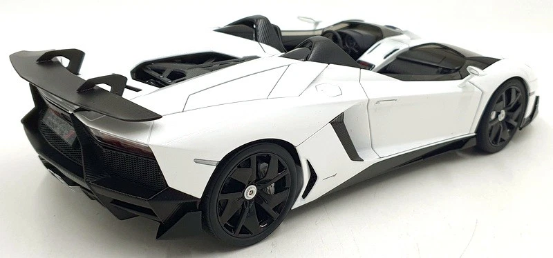 Autoart escala 1/18 diecast 74674 - Lamborghini Aventador J - blanco Foto 3 de 4