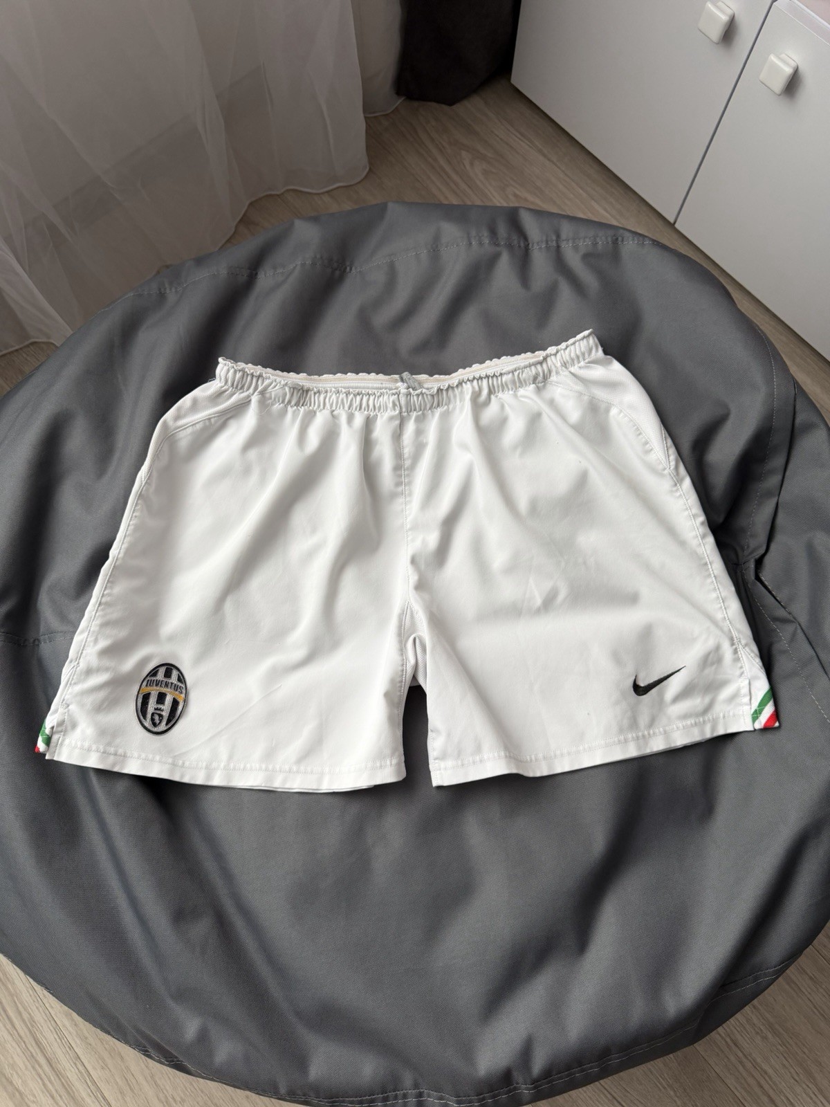 JUVENTUS FOOTBALL SHORTS VINTAGE ORIGINAL JERSEY SIZE XL