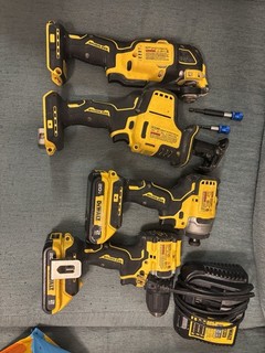 DEWALT 20V MAX Brushless 4 Tool Combo Set w/ 2 Batteries & Charger