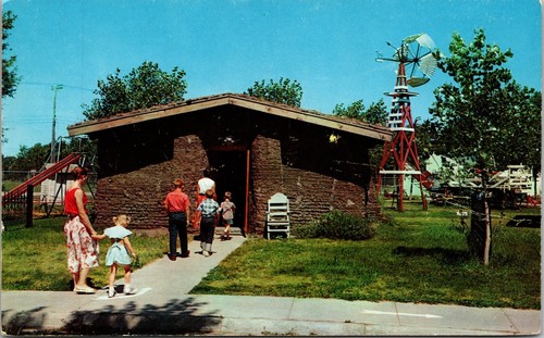 Pioneer Village Sod House Pioneer Village Minden NEBRASKA POSTCARD D13 - Afbeelding 1 van 2