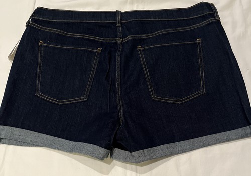 Old Navy Women’s Mid Rise Cuffed Shorts NWT size 16 - Picture 3 of 3