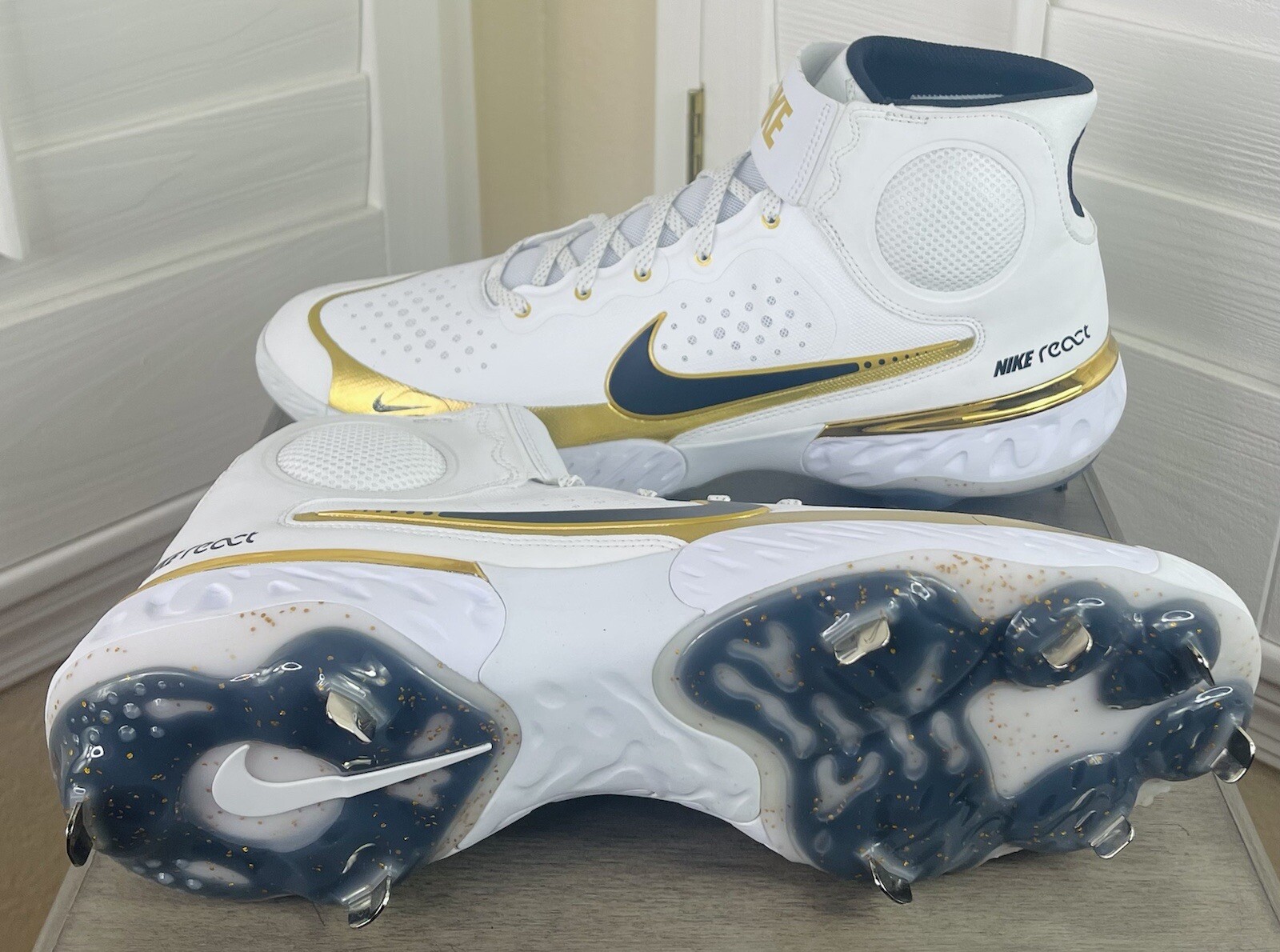gold nike baseball cleats