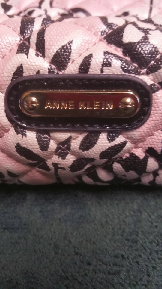 Bolso de Cosméticos Acolchado ANNE KLEIN - Cremallera Superior - Bolsa de Maquillaje/Bolsa de Viaje - Rosa/Negro Foto 2 de 4
