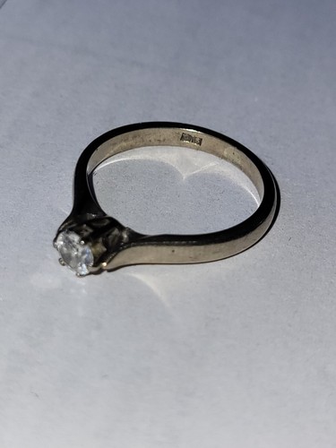 Gorgeous 18ct Gold Diamond Solitaire Ring Size L - Picture 6 of 9
