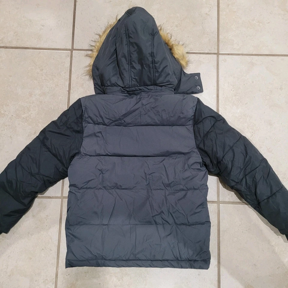 Abrigo de invierno Wantdo para niños talla 8 acolchado chaqueta aislante capucha de piel gris negro Foto 4 de 4