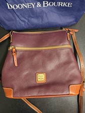 Borsa a mano Dooney & Bourke in pelle di ciottoli tracolla bordeaux