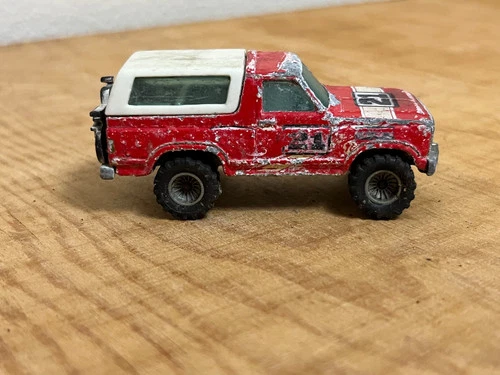 Vintage Hot Wheels 1980 Real Riders Red Ford Bronco #21 with motorcycle