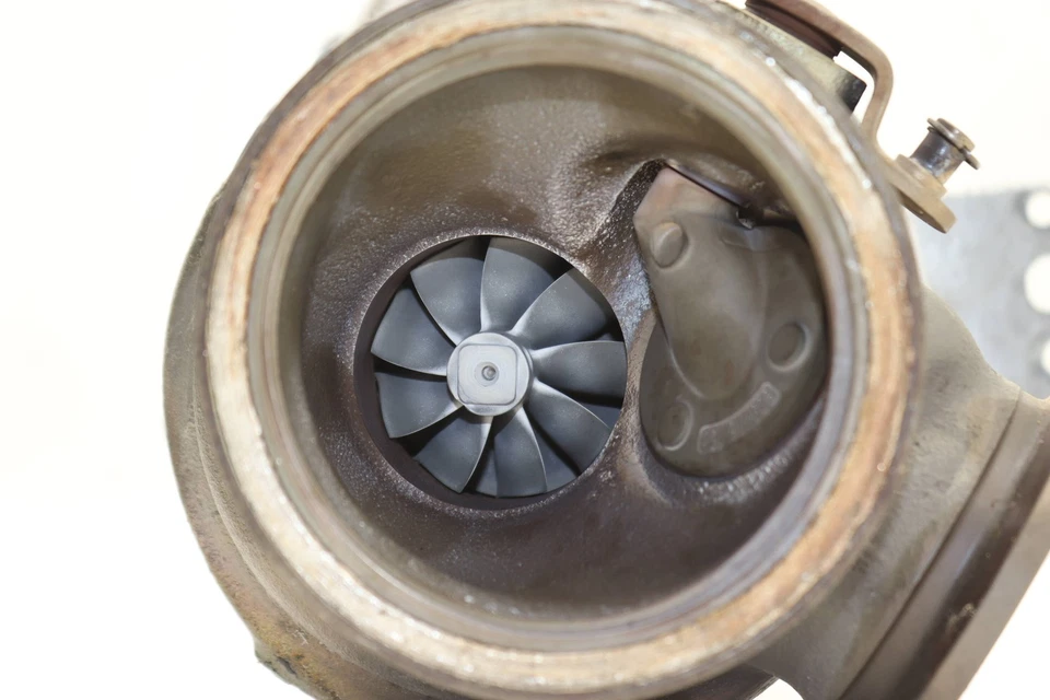 2012-2015 BMW M6 4,4 л - левый турбонаддув / турбокомпрессор 7846919 - Изображение 4 из 4