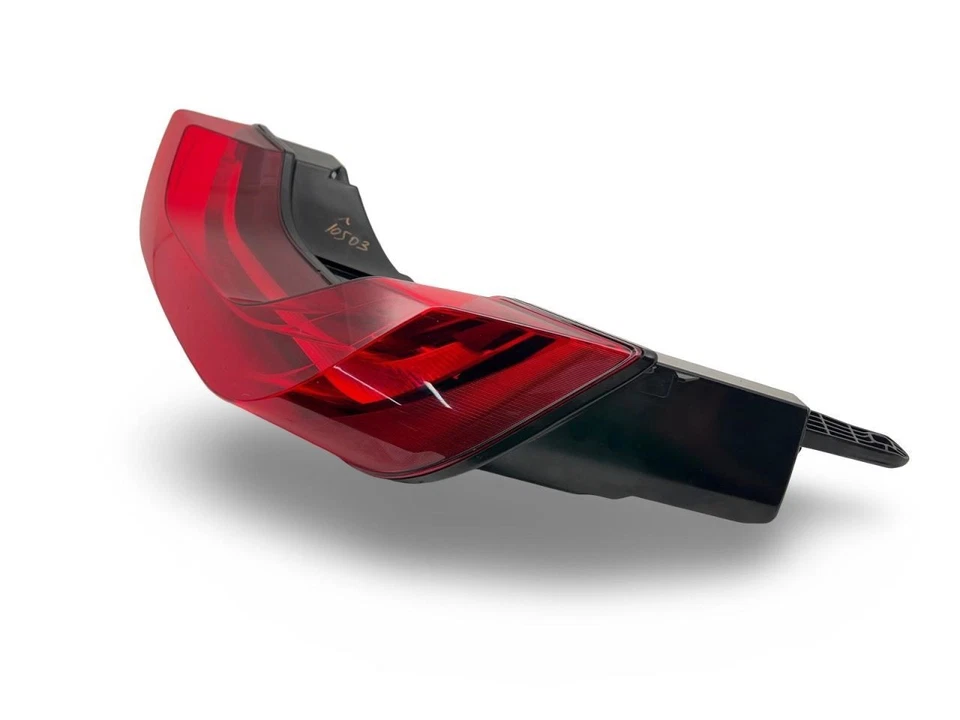 Luz trasera LED lateral derecha del pasajero BMW I8 2014-2019 Foto 4 de 4