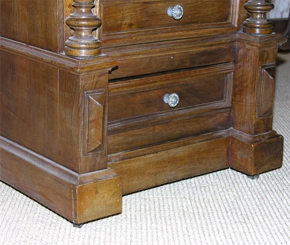 MUEBLE DE NOCHE FRANCÉS DE CAOBA CON TAPA DE PIEDRA FOSILIZADA SIGLO XIX Foto 4 de 4