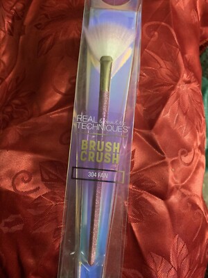 REAL TECHNIQUES BEST MAKE UP POWDER''BRUSH CRUSH'' 304 Fan Highlight Limited Ed