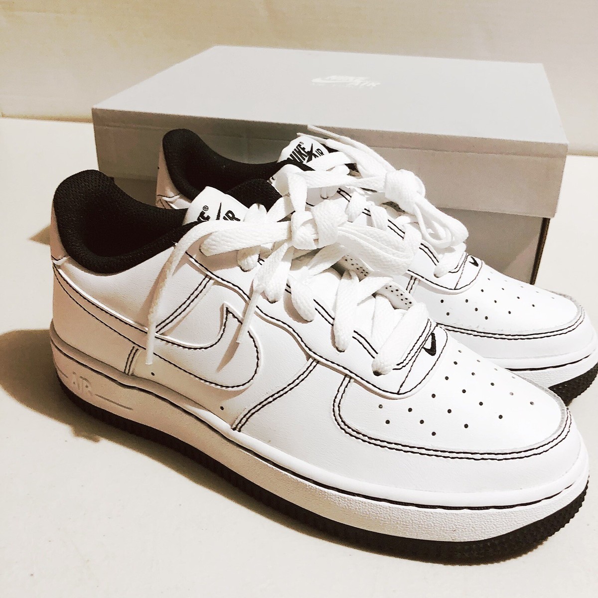 Nike Air Force 1 '07 Low White Black Contrast Stitch Size 4Y