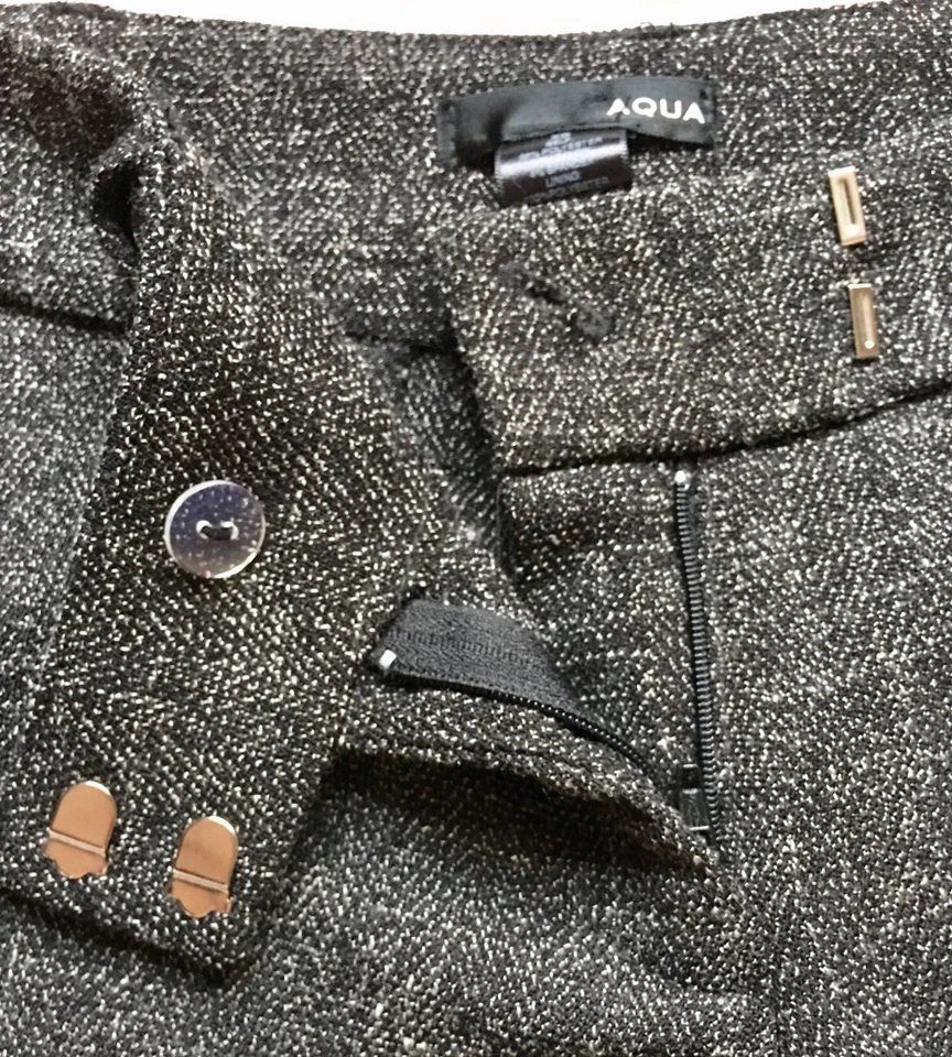 Pantalones cortos Aqua para mujer, talla XS, tweed negro, puños, botones y cremallera, trabillas para cinturón Foto 4 de 4
