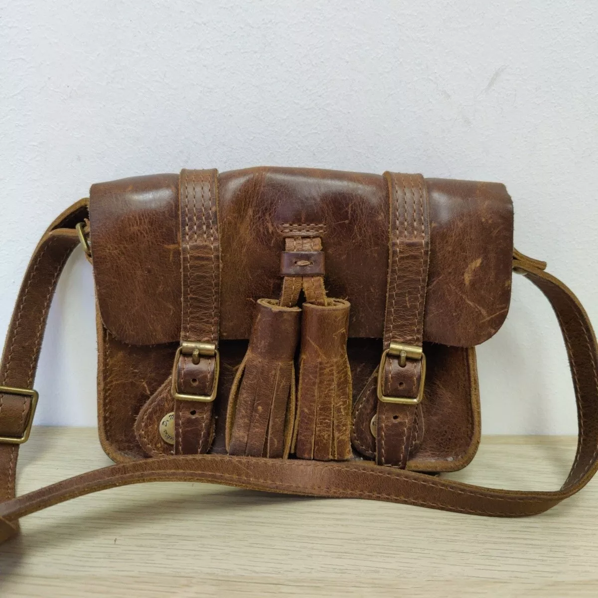 Dr martens mini best sale satchel