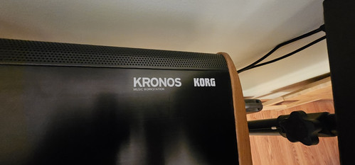 Korg Kronos 2 88-Key Digital Synthesizer Workstation. Black With Wood Color Trim