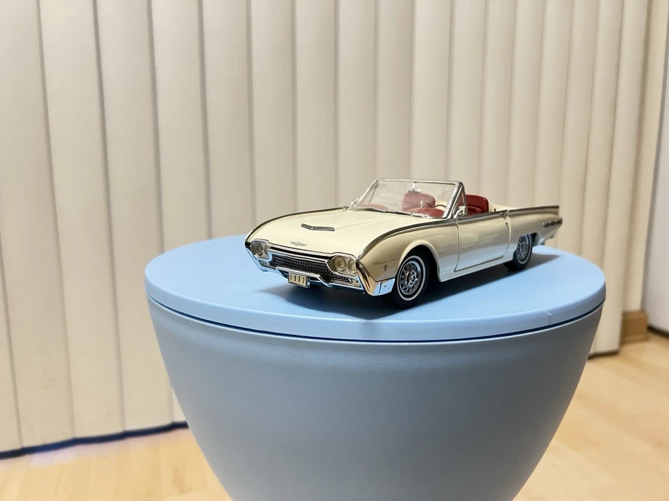  Ford Thunderbird 1962 Danbury como nuevo modelo de coche escala 1/24 Foto 2 de 4