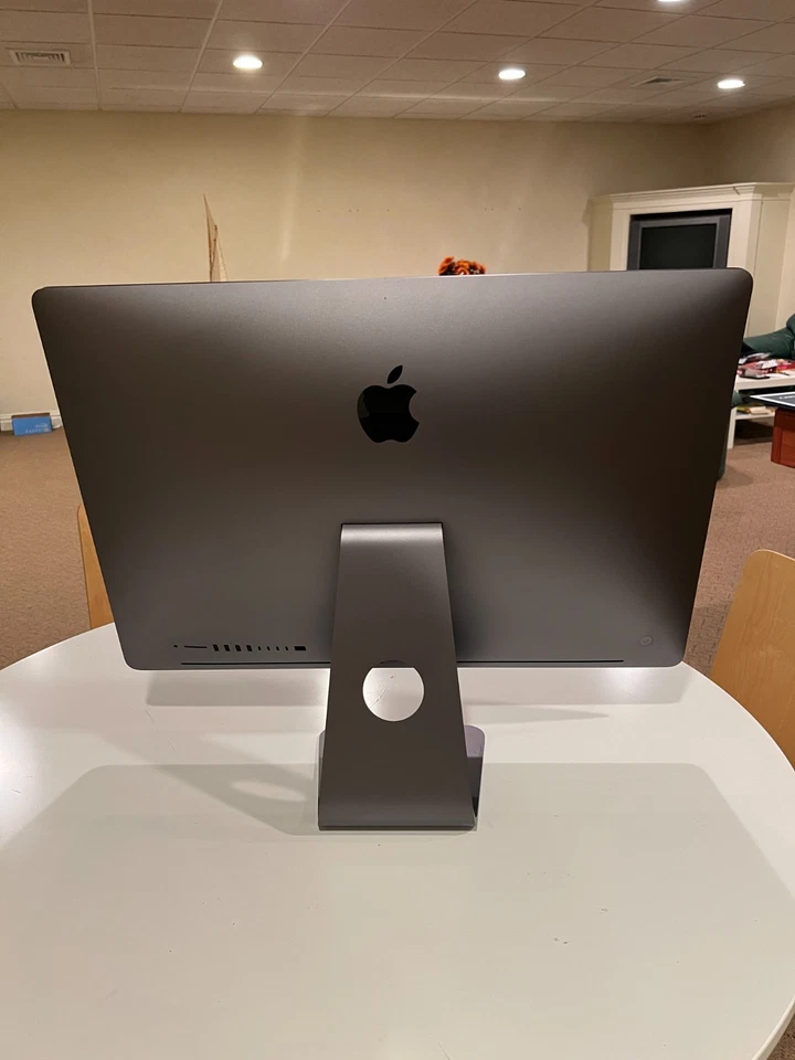 Apple iMac Pro (27 pulgadas, Intel Xeon W 3,20 GHz, 32 GB RAM, 1T SSD, Radeon Pro Vega 56) Foto 3 de 4