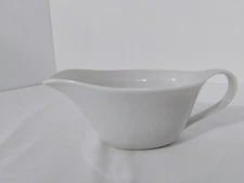 HEARTLAND HOME WHITE GRAVY BOAT/ MICROWAVE, FREEZER, DISHWASHER SAFE