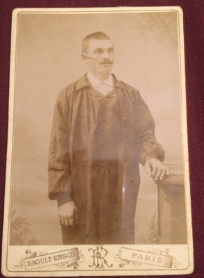 PARIS .ARBEITER IN BLUSE . FOTO um 1880.