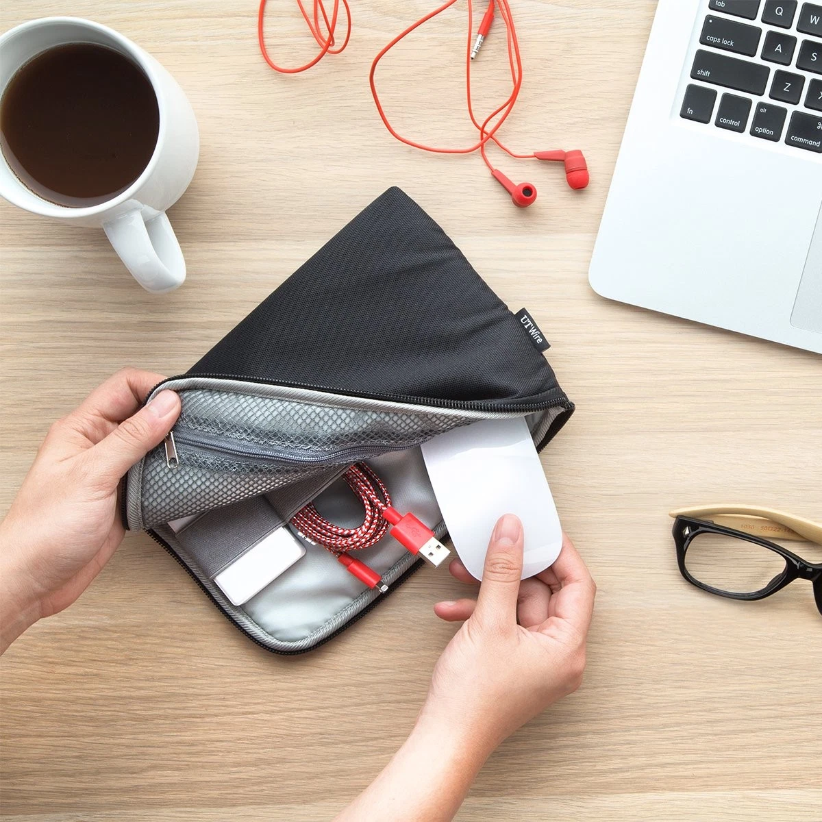 UT Wire Travel Organizer Case