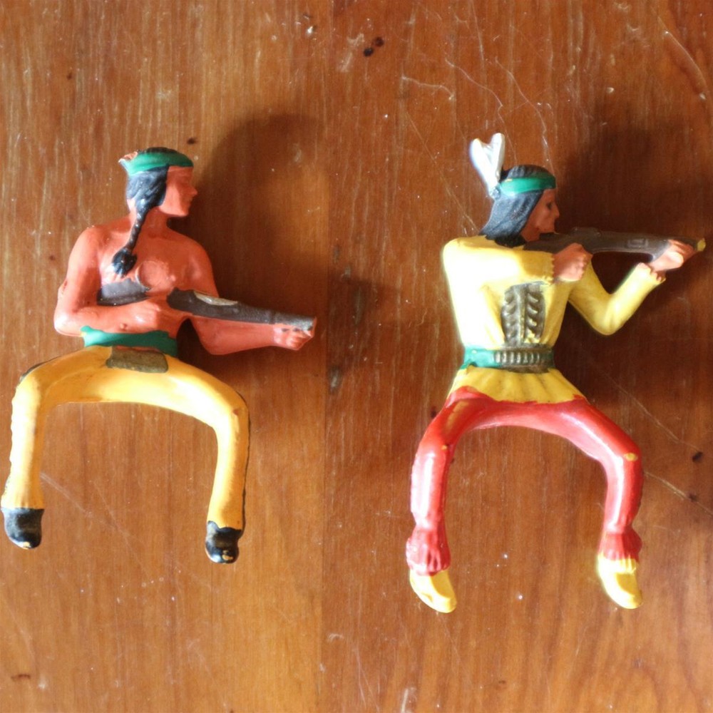 lot of 2 STARLUX SIOUX INDIAN KNIGHTS figures (8)