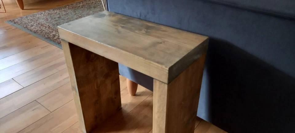 Rustic pine side table - Image 3 of 4