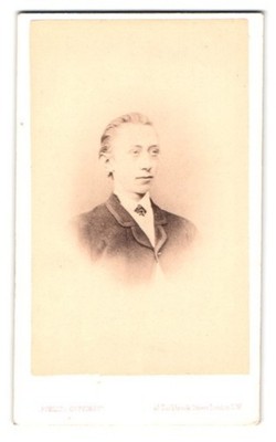 Photograph Pimlico Photographic Company, London, Tachbrook Street, Portrait a 