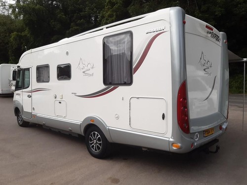 Rapido 9090DF Luxury 4 Berth Island Bed Motorhome - Picture 8 of 20