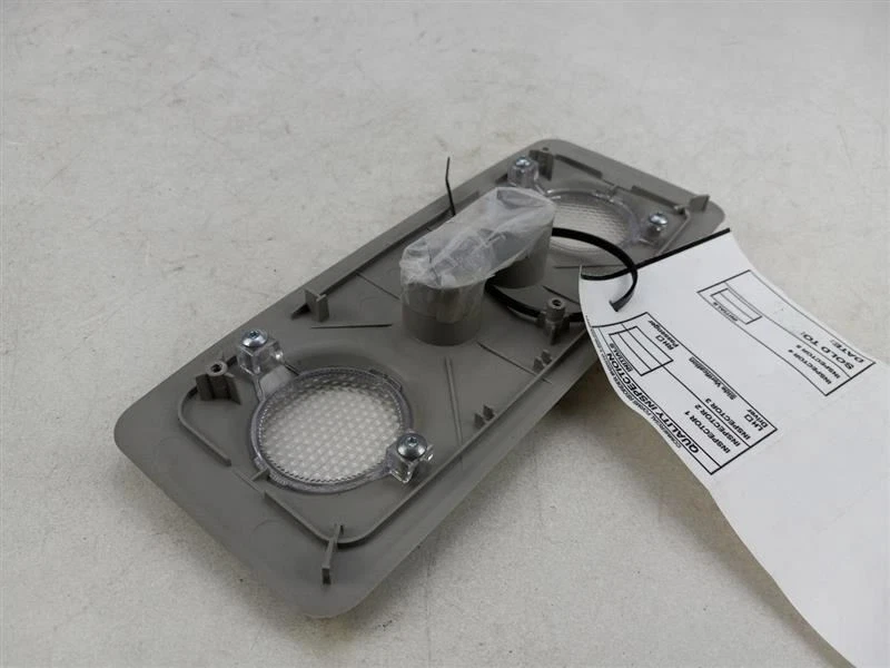 Chevrolet Traverse 2009-2017 luz domo trasero segunda fila Foto 4 de 4