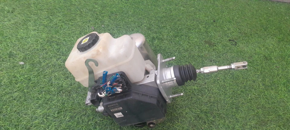 2016-2021 LEXUS LX570 ABS POWER BRAKE BOOSTER MASTER CYLINDER WITH RESERVOIR OEM - Image 2 of 4