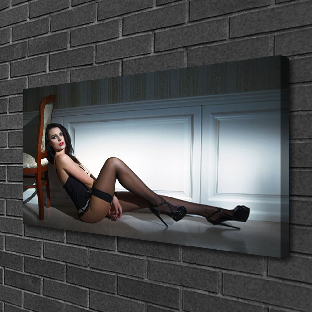 Tableau sur toile 100x50 femme sur chaise pour habiller un grand mur vide