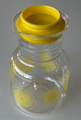 Vintage Pyrex Corning 8.5” Glass Juice Carafe Pitcher w/Lid 3515 Lemon 1.5qt/L
