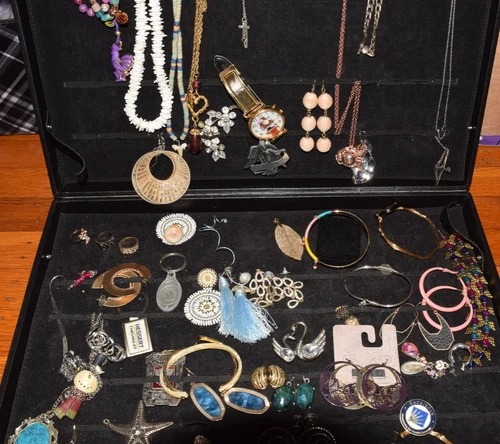 2.5 Lbs Mixed Jewelry Lot Wearable Vintage Modern Gold Silver Tone Costume