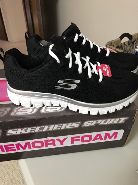 skechers get connected