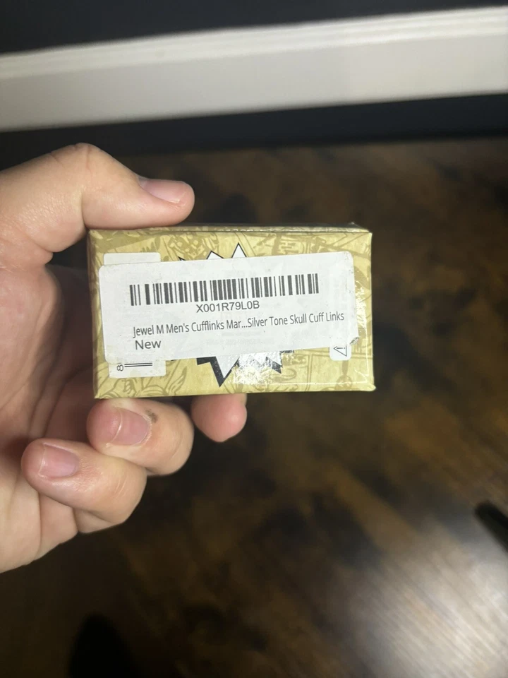 Punisher abotoaduras retrô na caixa oficialmente licenciadas pela MARVEL - Imagem 2 de 2