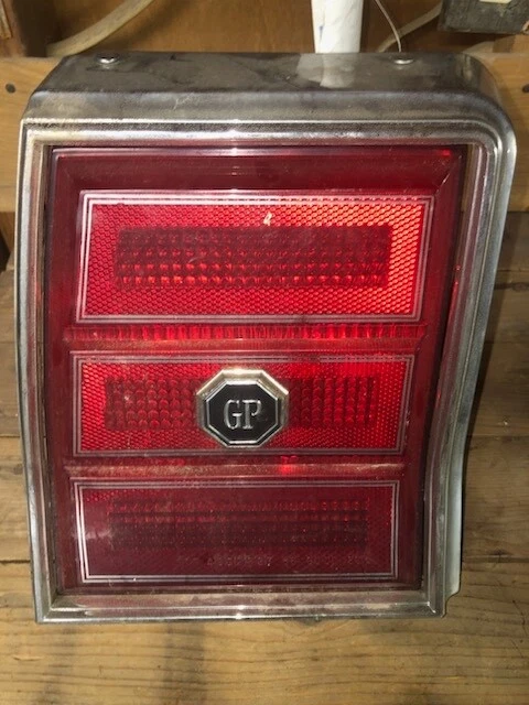 Luz trasera lado conductor Pontiac Grand Prix 1981-87 lámpara de freno lado izquierdo Foto 2 de 4
