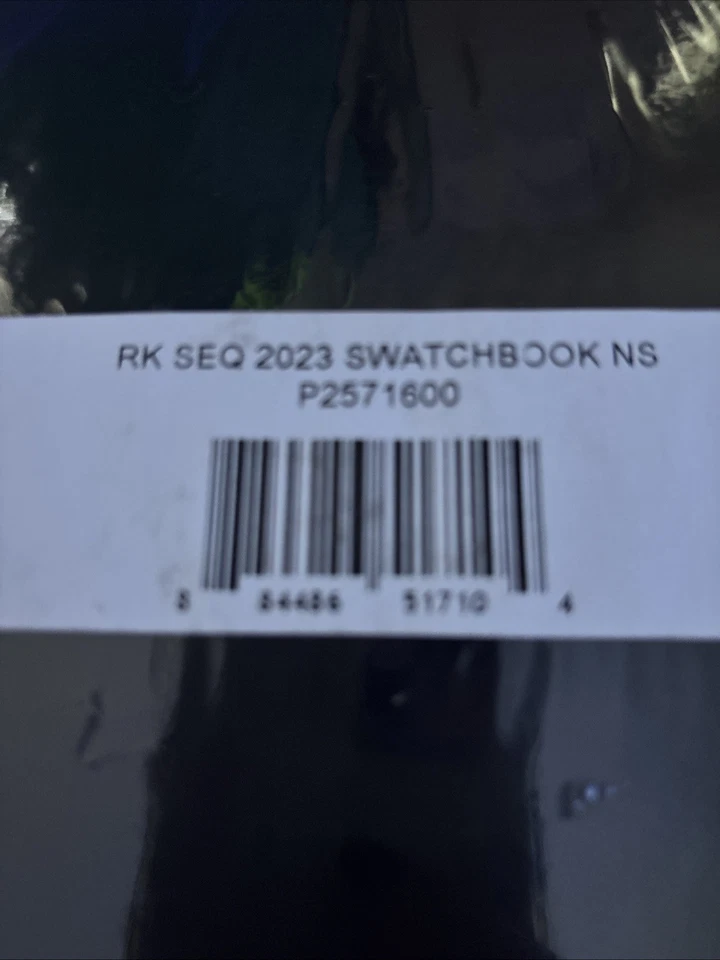 ¡Libro de muestras Redken Shades Eq color brillante! EDICIÓN 2023 * Precintado Foto 2 de 2