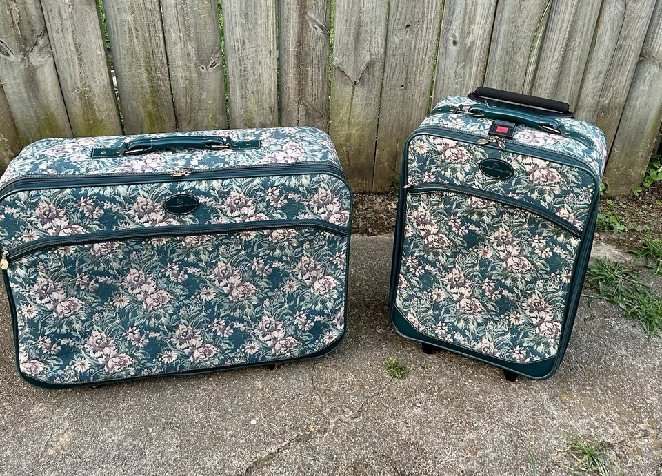 CLEARANCE SALE- Vintage American Flyer 3 Pc Floral Tapestry Design Luggage Set - Image 3 of 4